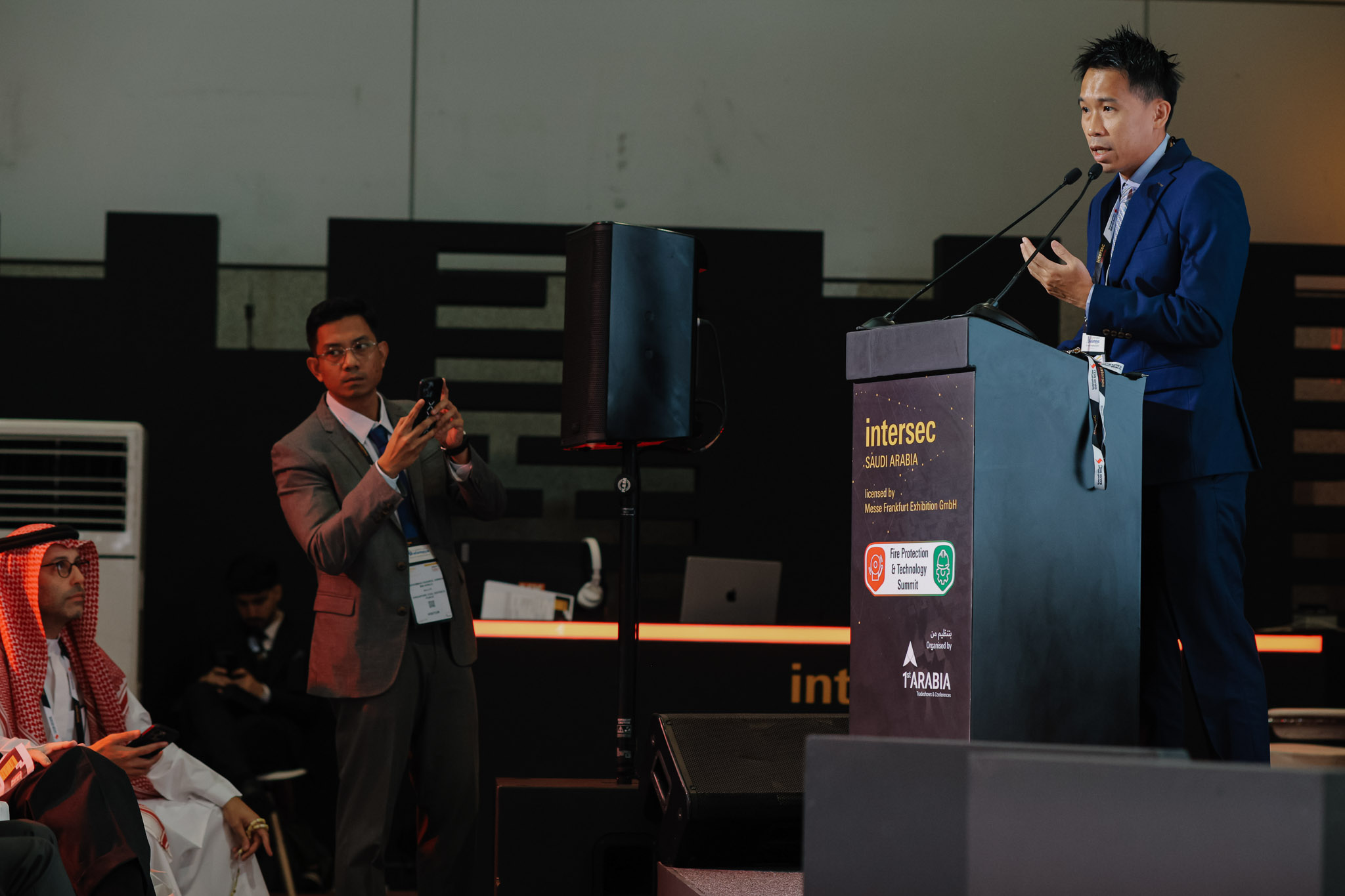 Lights in Motion / Cristi Mitrea